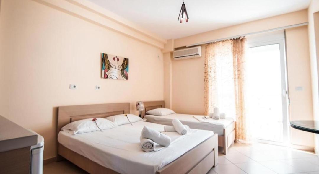 Summer Life Apartments Sarandë エクステリア 写真