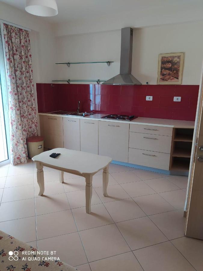 Summer Life Apartments Sarandë エクステリア 写真