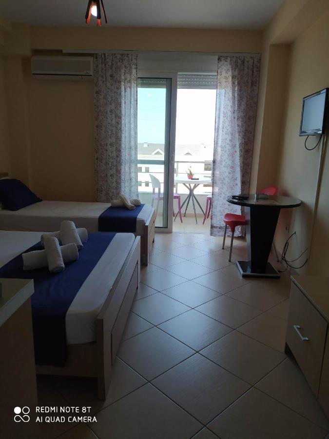 Summer Life Apartments Sarandë エクステリア 写真