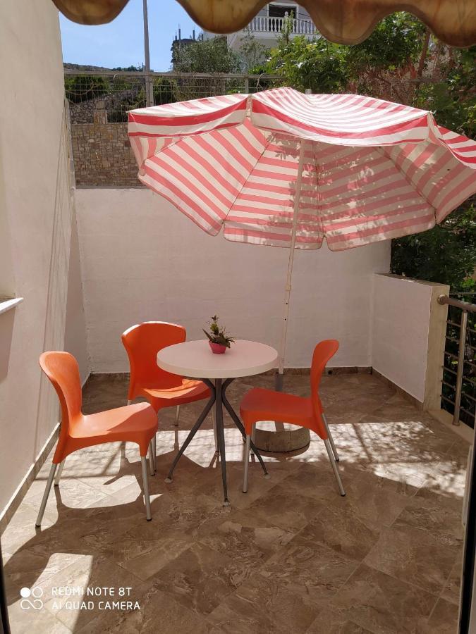 Summer Life Apartments Sarandë エクステリア 写真